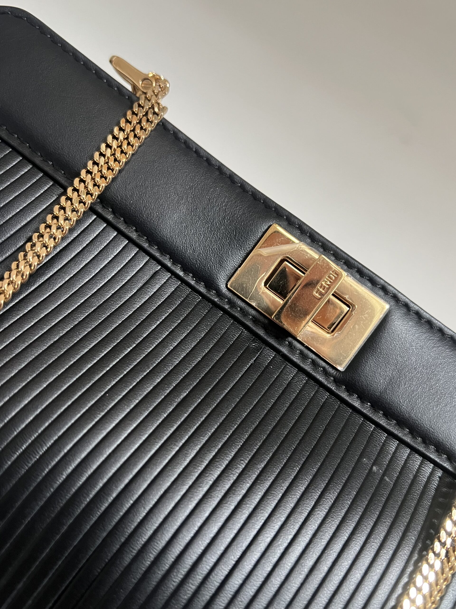 POCHETTE PEEKABOO CON FRANGE FENDI