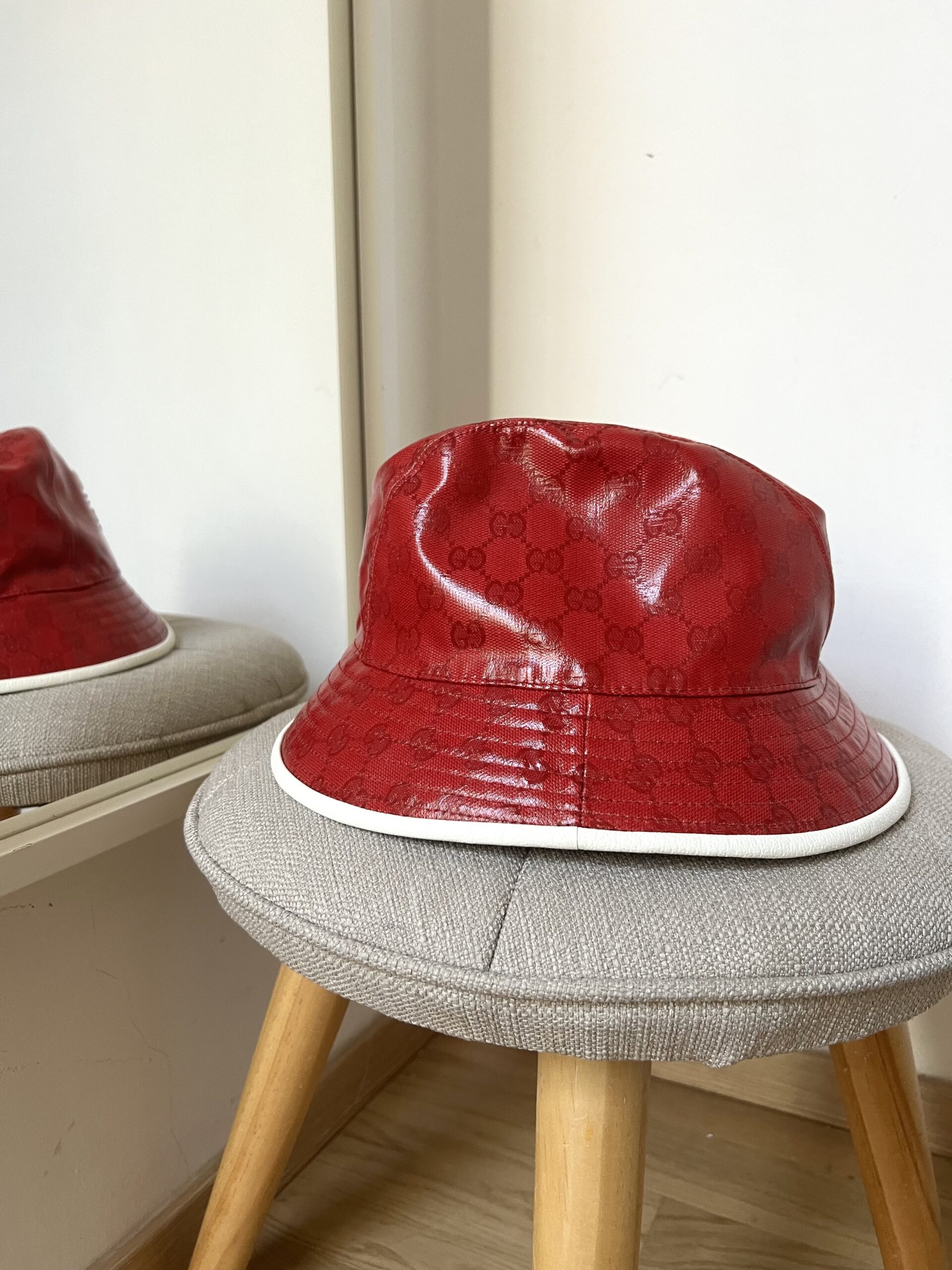 CAPPELLO PESCATORA ADIDAS PER GUCCI