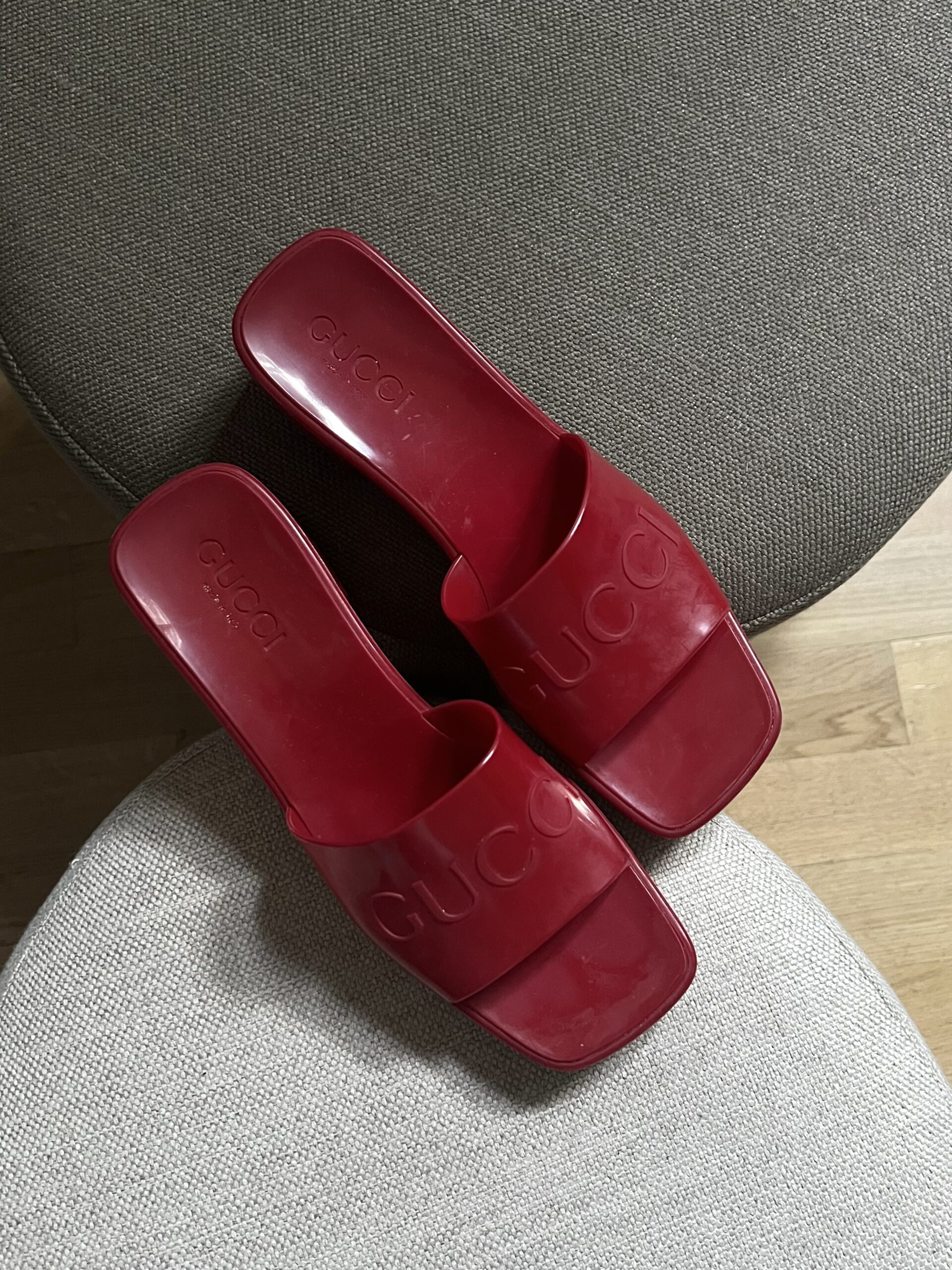 SANDALI SLIDE IN GOMMA GUCCI