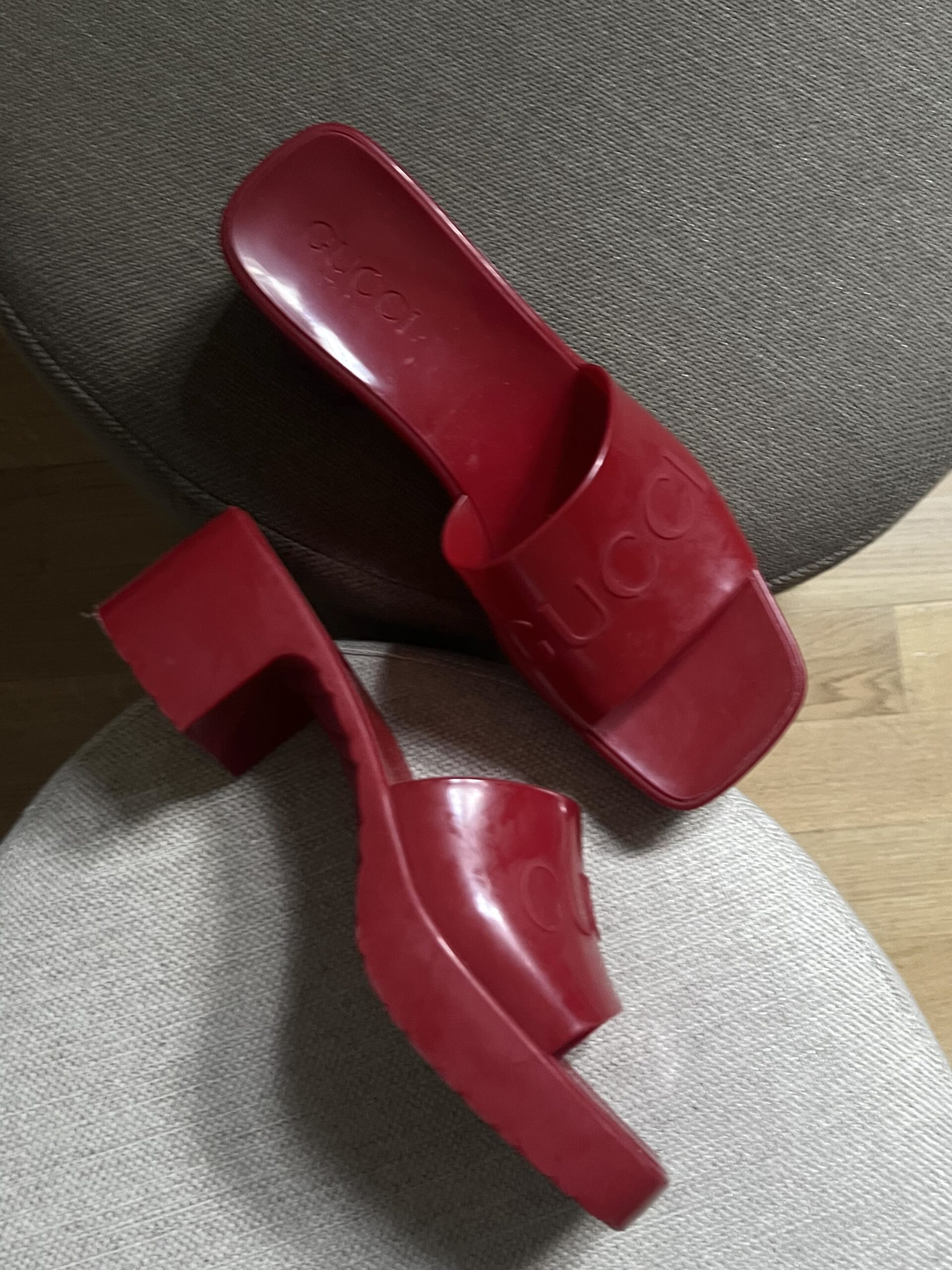 SANDALI SLIDE IN GOMMA GUCCI