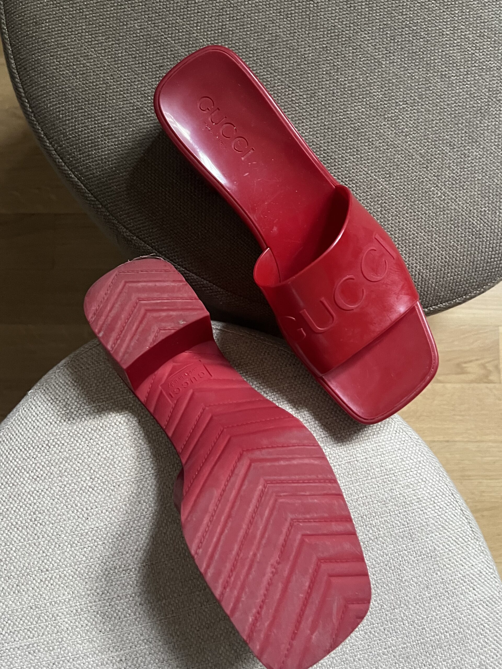 SANDALI SLIDE IN GOMMA GUCCI
