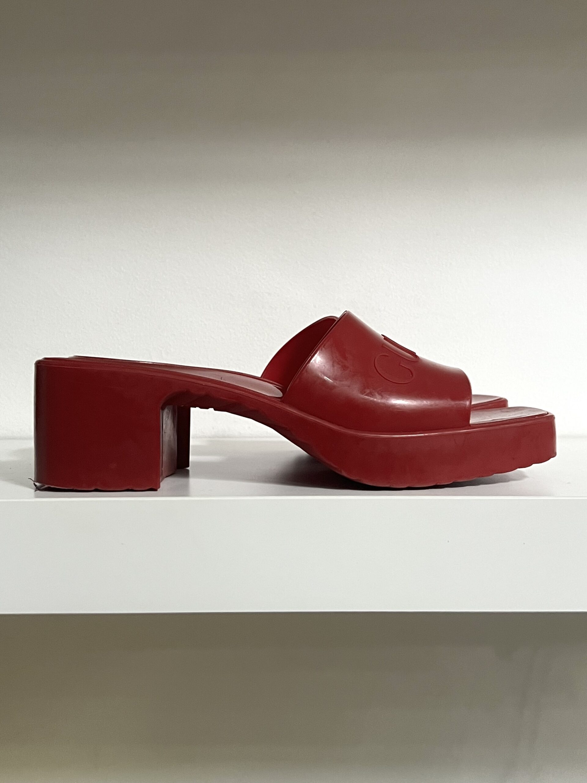 SANDALI SLIDE IN GOMMA GUCCI