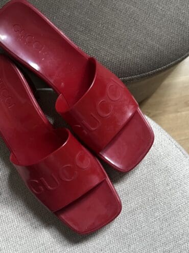 SANDALI SLIDE IN GOMMA GUCCI