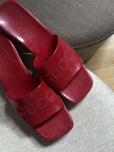 SANDALI SLIDE IN GOMMA GUCCI - scarpe di lusso second hand