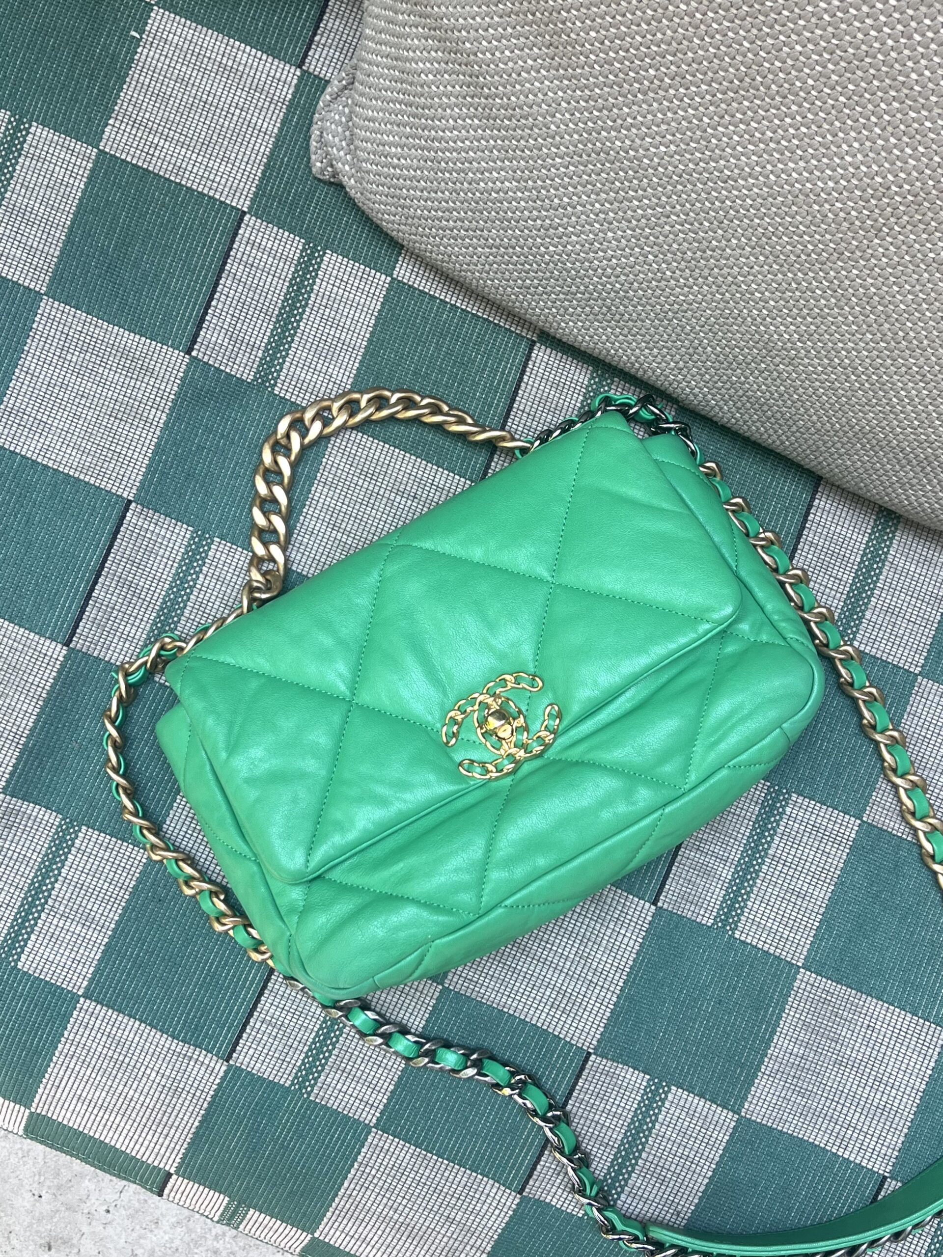 BORSA 19 MEDIA IN PELLE CHANEL