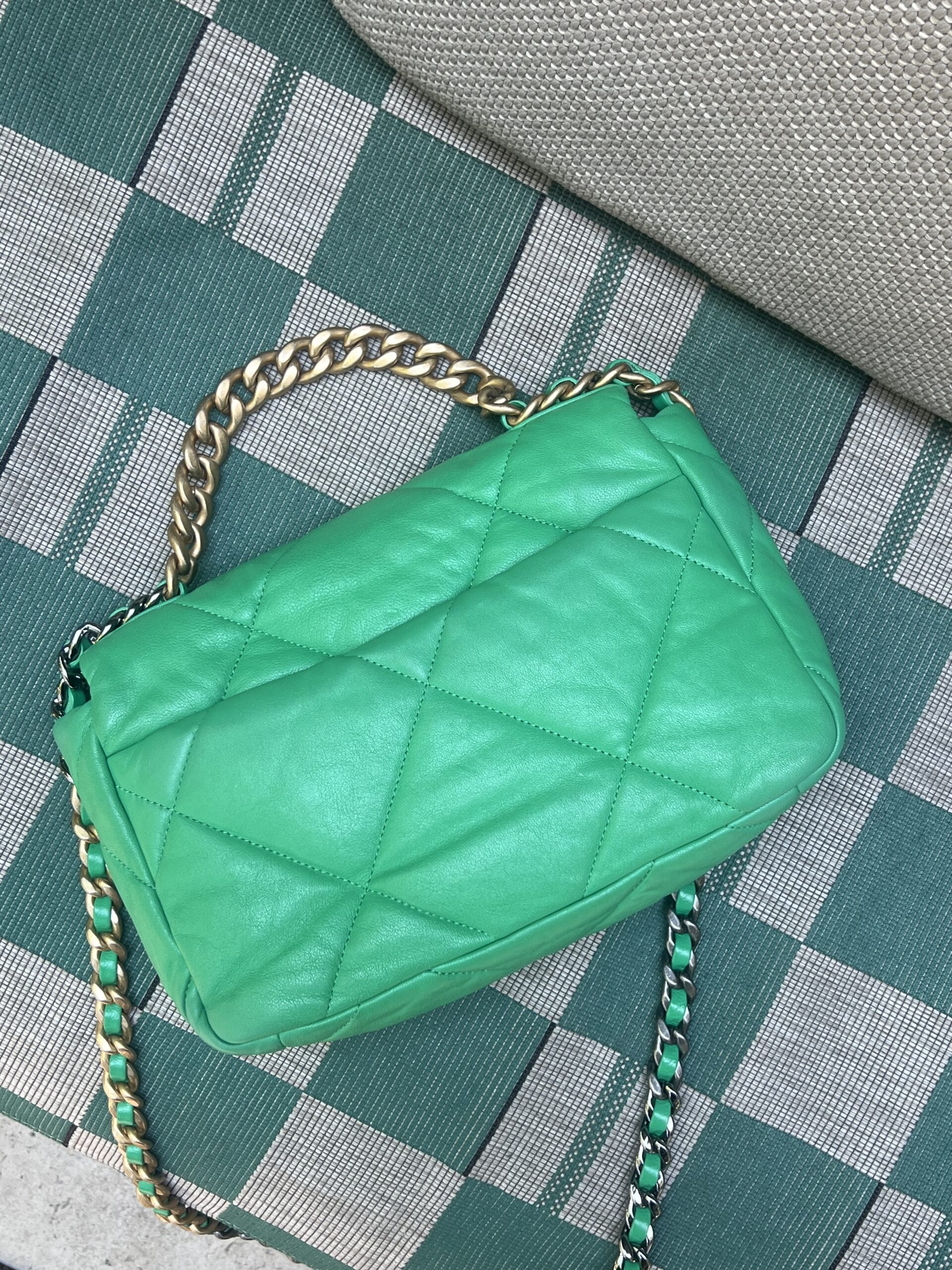 BORSA 19 MEDIA IN PELLE CHANEL