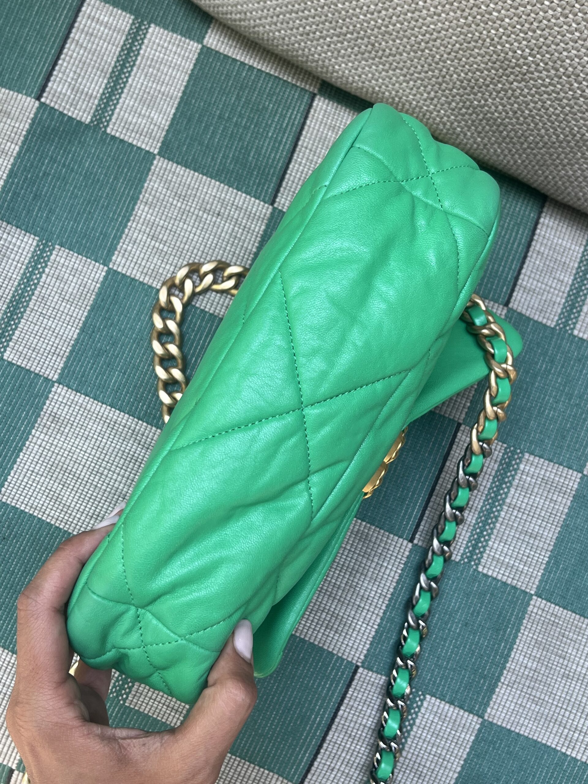 BORSA 19 MEDIA IN PELLE CHANEL