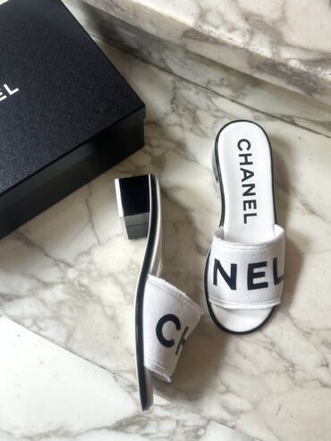 SANDALI CON SCRITTA CHANEL - scarpe di lusso second hand