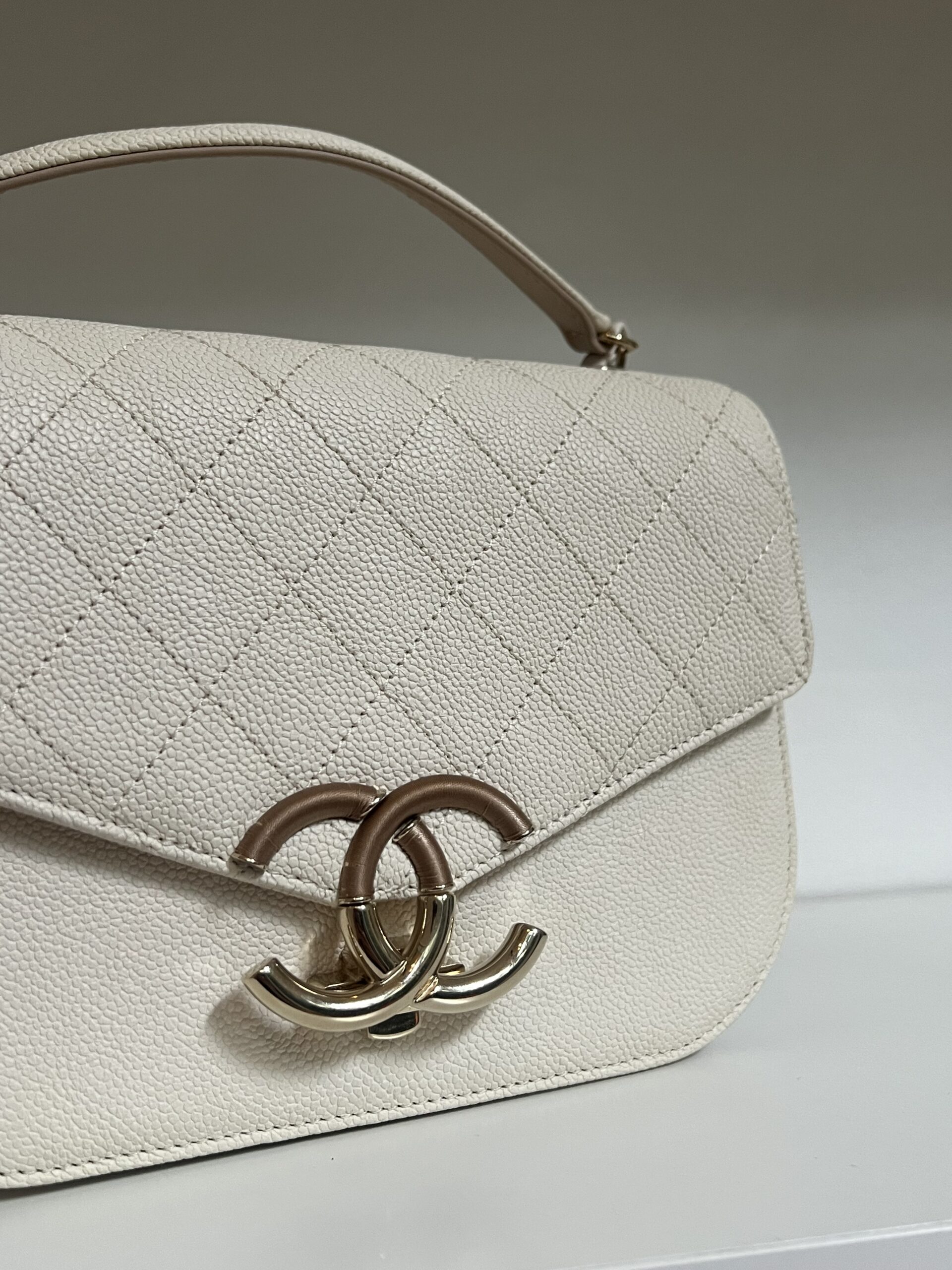 BORSA CON MANICO IN PELLE CHANEL