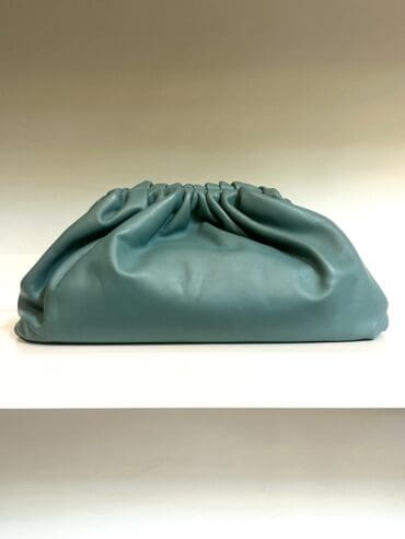 POUCH A MANO IN PELLE BOTTEGA VENETA