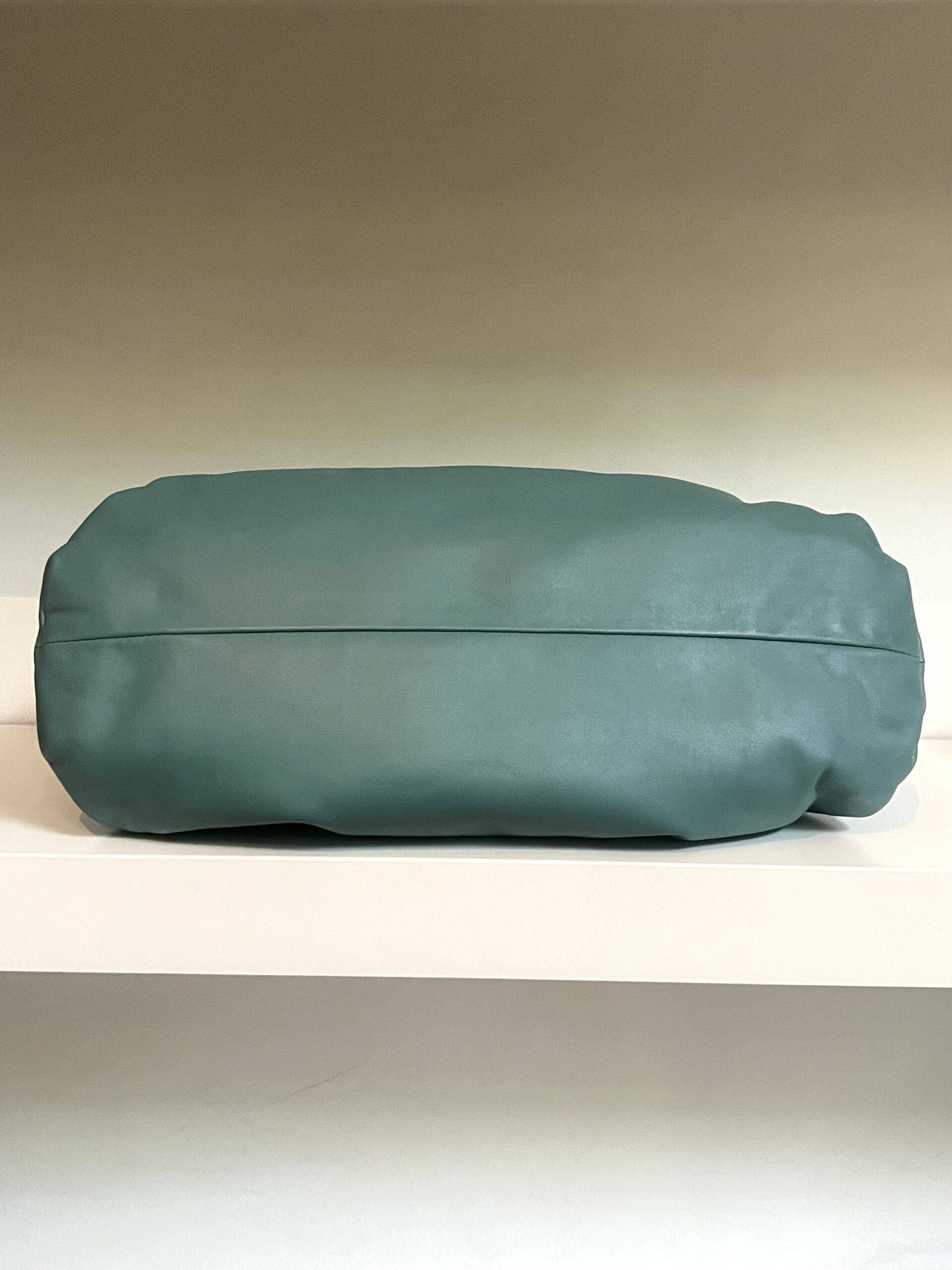 POUCH A MANO IN PELLE BOTTEGA VENETA