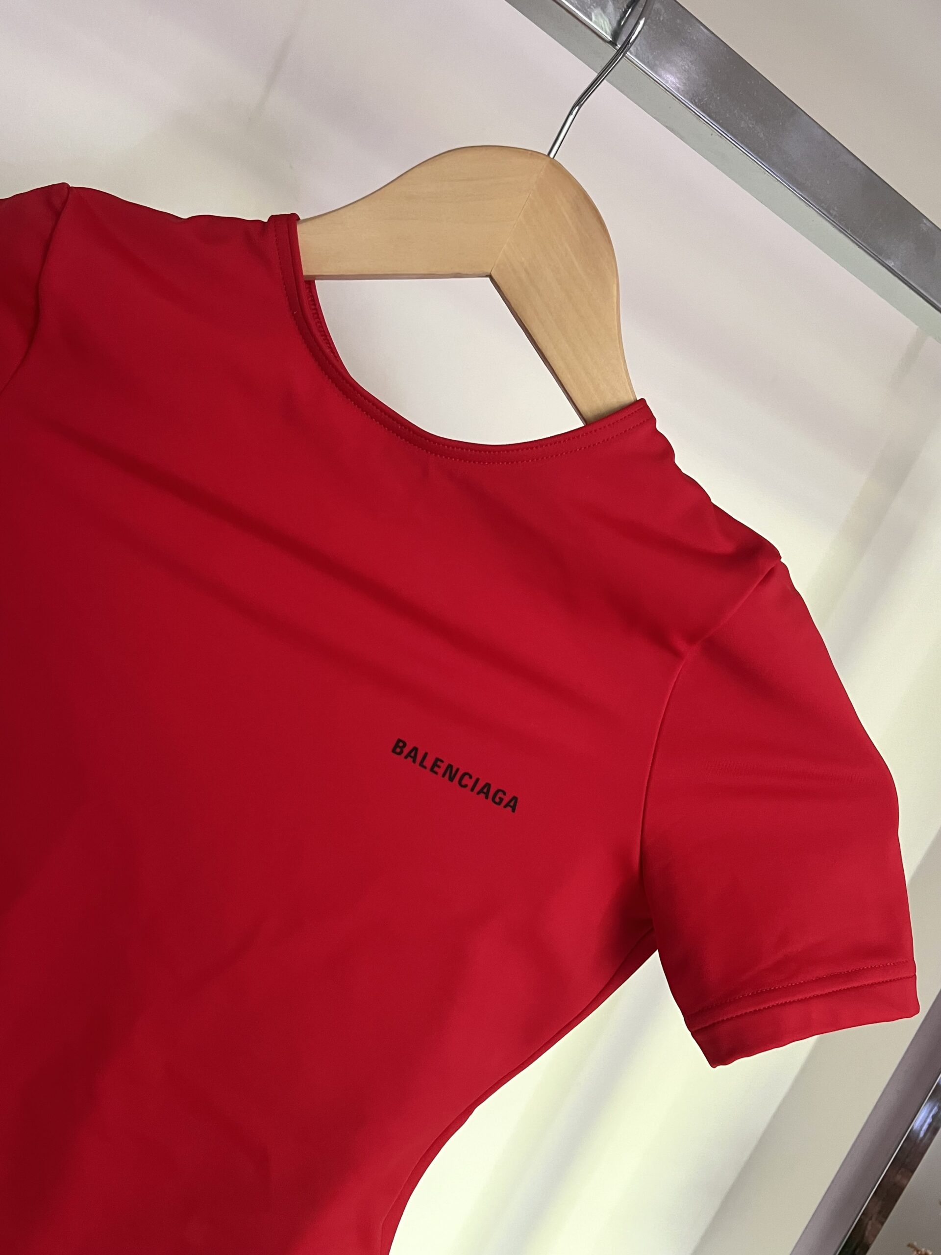 T-SHIRT ROSSA BALENCIAGA