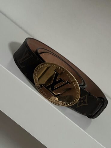 CINTURA MONOGRAM CON FIBBIA LOUIS VUITTON - accessorio di lusso second hand