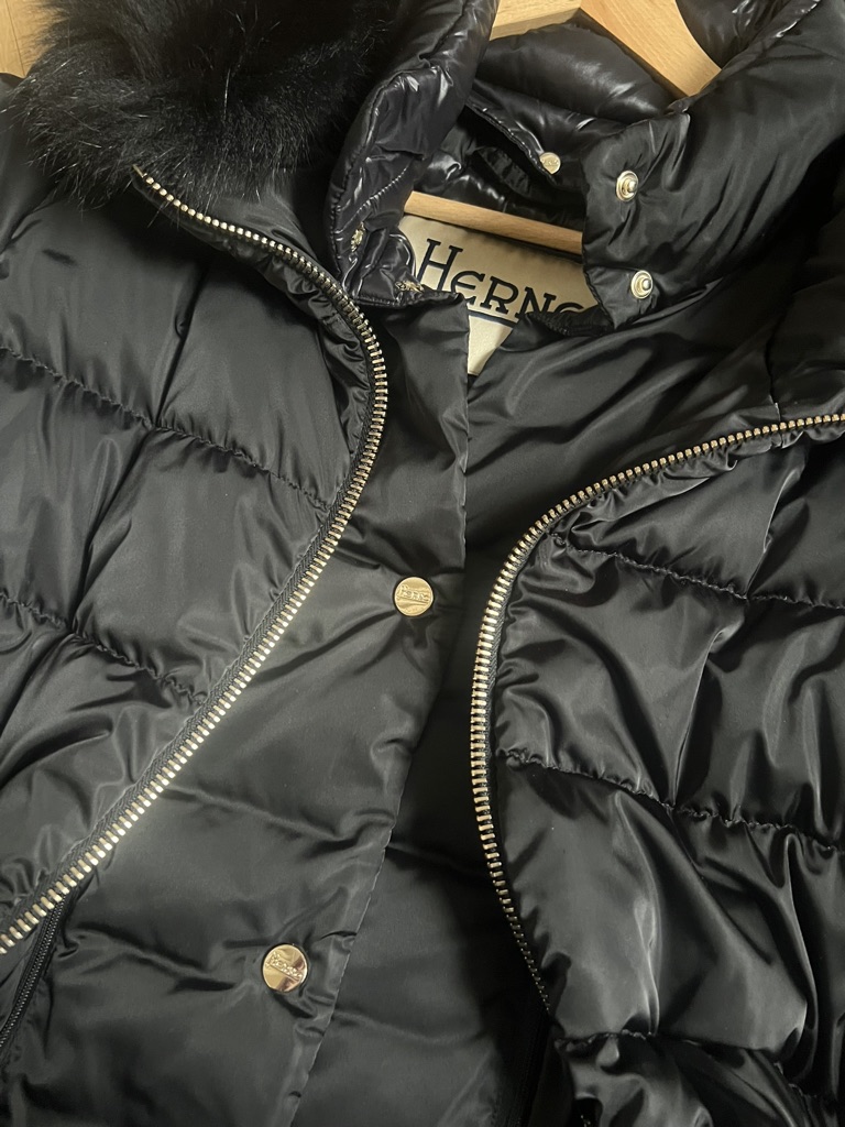 PIUMINO CON CAPPUCCIO HERNO