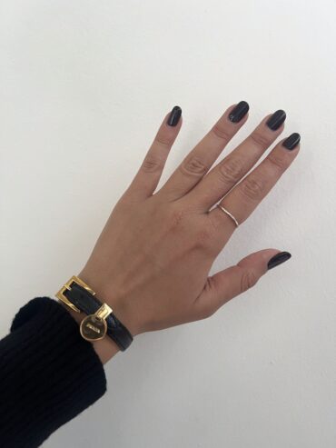 BRACCIALE IN PELLE CON CIONDOLO PRADA