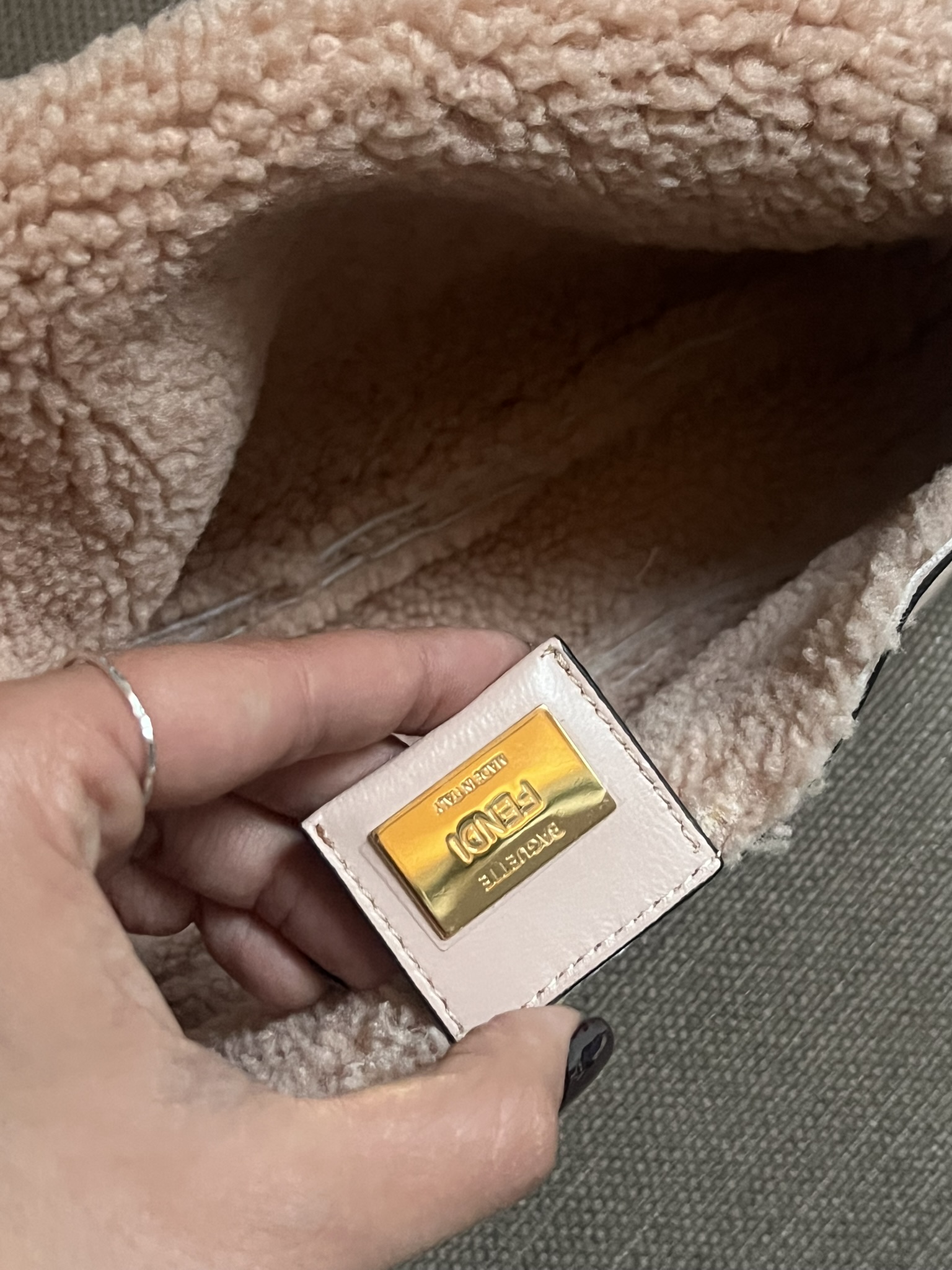 BORSA BAGUETTE MONTONE FENDI
