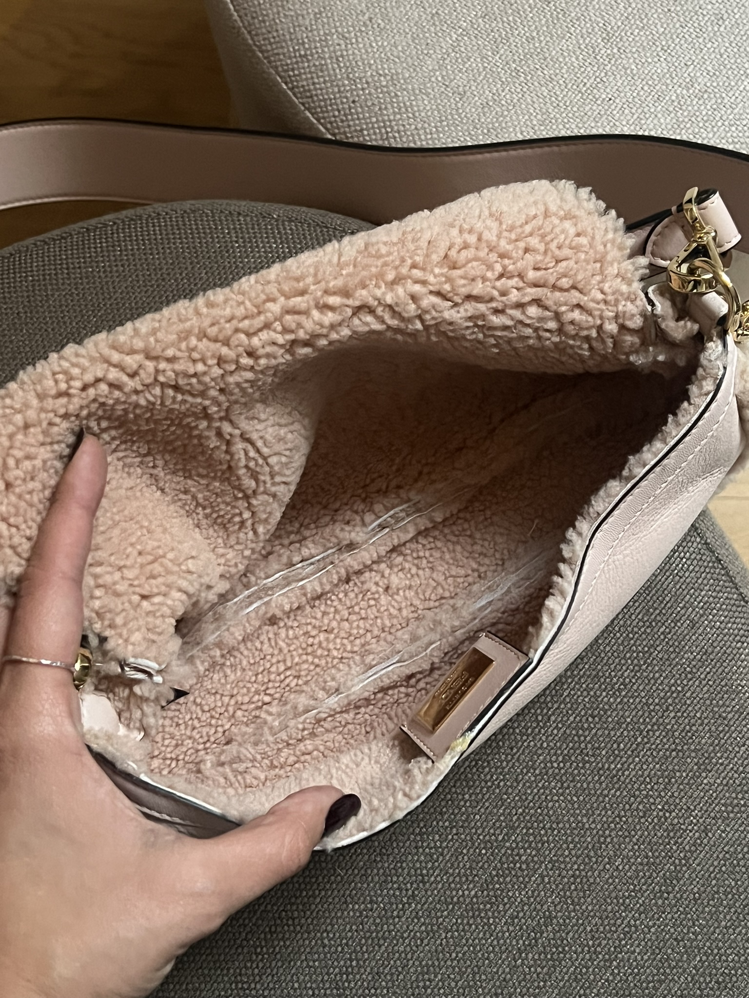 BORSA BAGUETTE MONTONE FENDI
