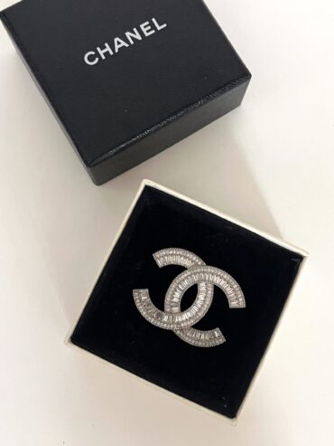 SPILLA CC STRASS CHANEL - accessorio di lusso second hand