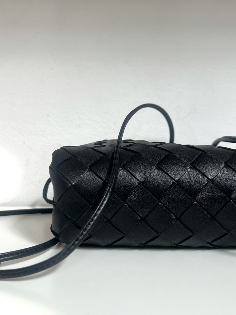 MINI POUCH IN PELLE BOTTEGA VENETA