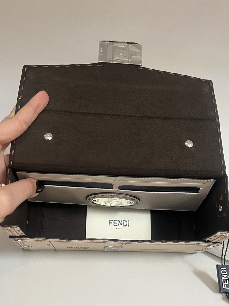 BORSA BAGUETTE SOFT TRUNK FENDI