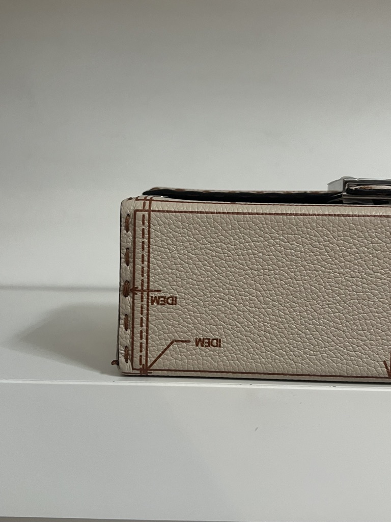 BORSA BAGUETTE SOFT TRUNK FENDI