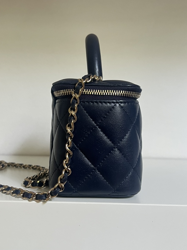 VANITY CON MANICO CHANEL