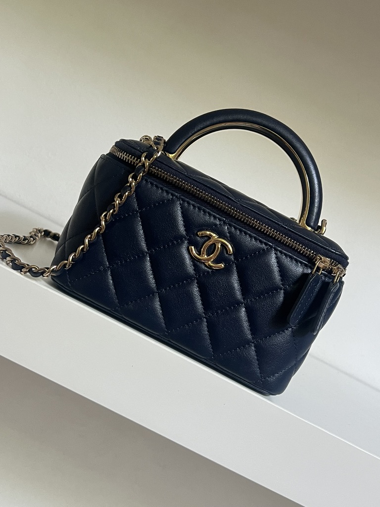 VANITY CON MANICO CHANEL