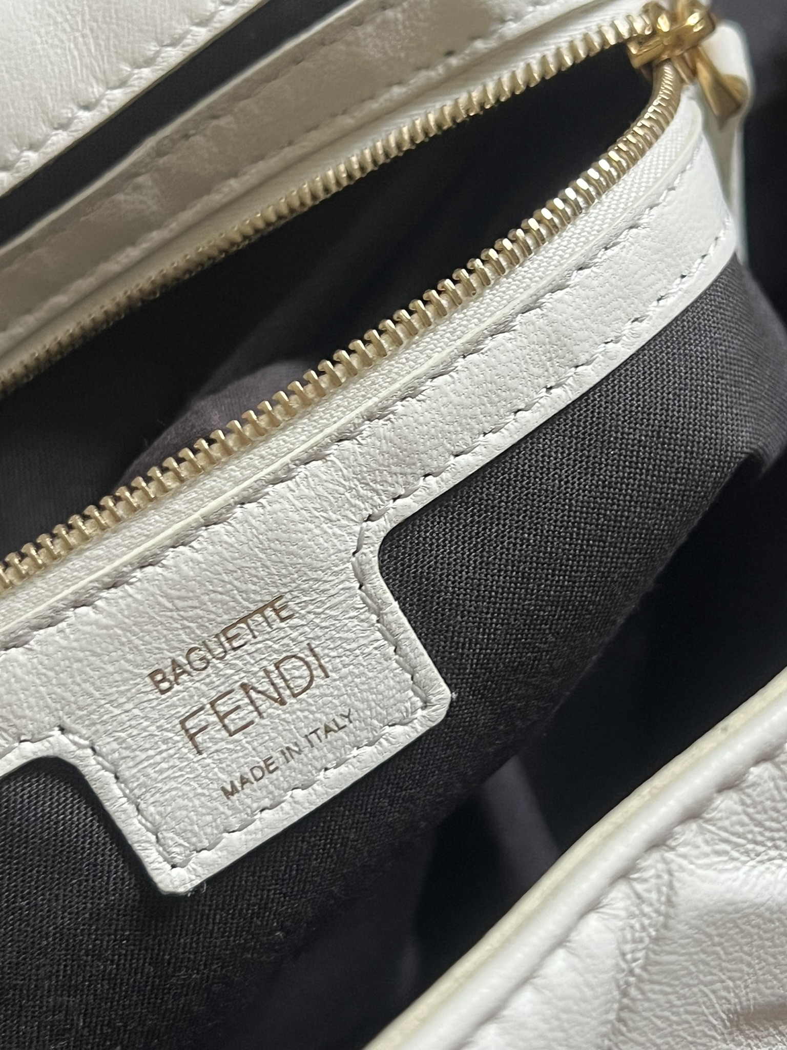 BORSA BAGUETTE FENDI