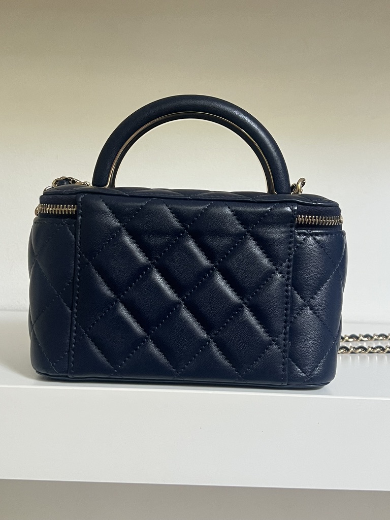 VANITY CON MANICO CHANEL