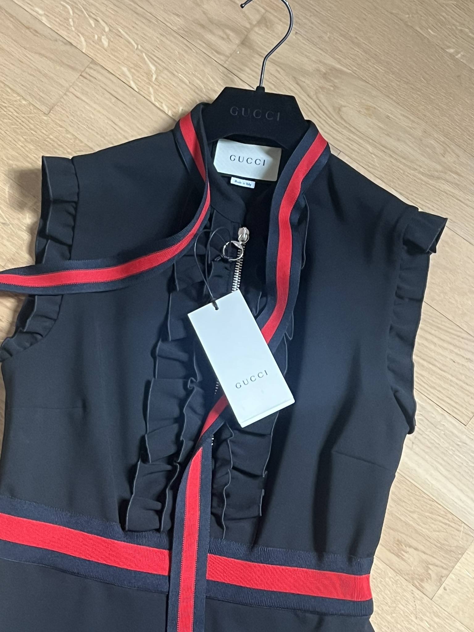 ABITO NERO PROFILI WEB GUCCI