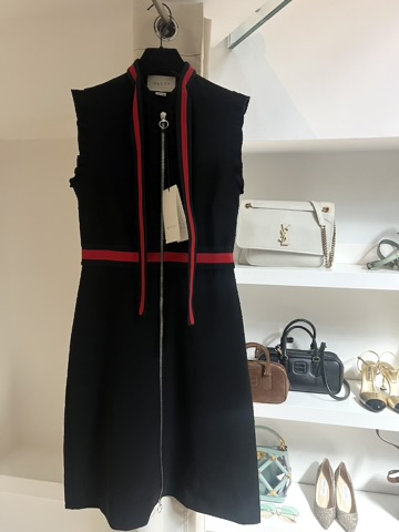 ABITO NERO PROFILI WEB GUCCI