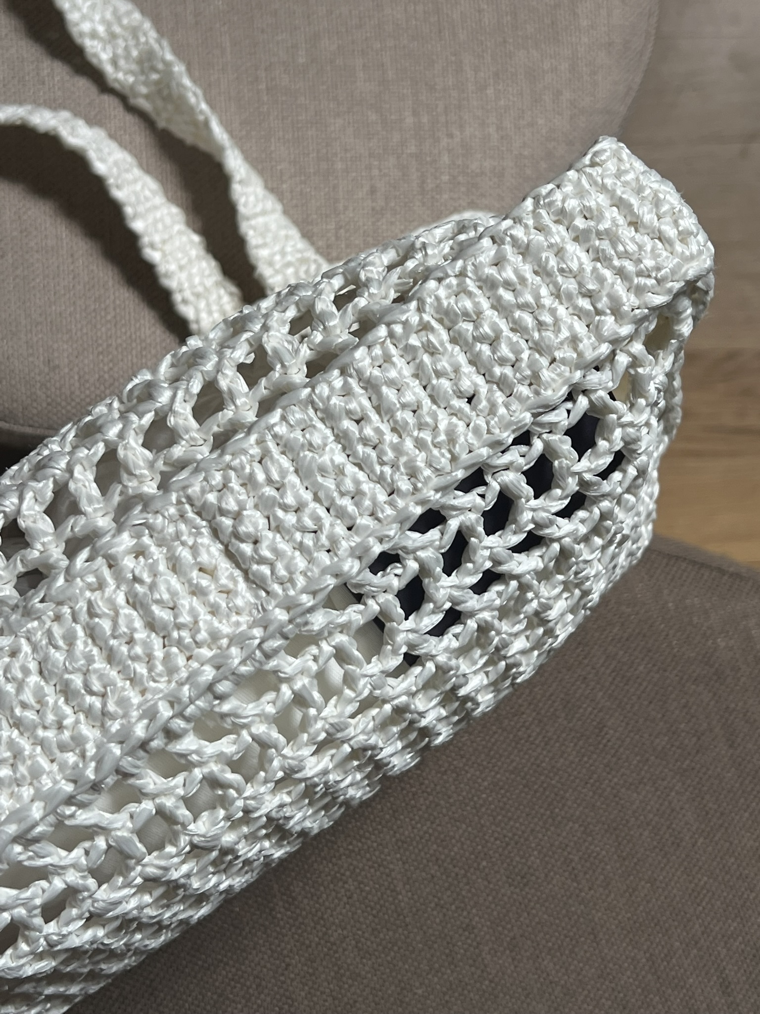 SHOPPING IN CROCHET PRADA