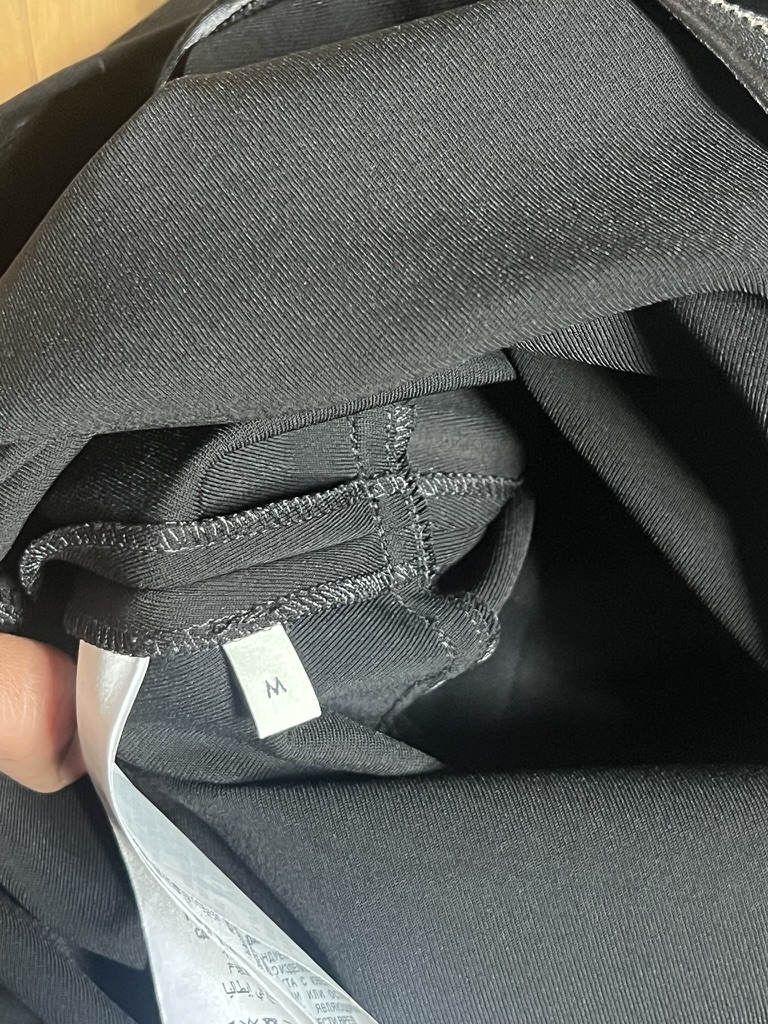 ABITO NERO PROFILI WEB GUCCI