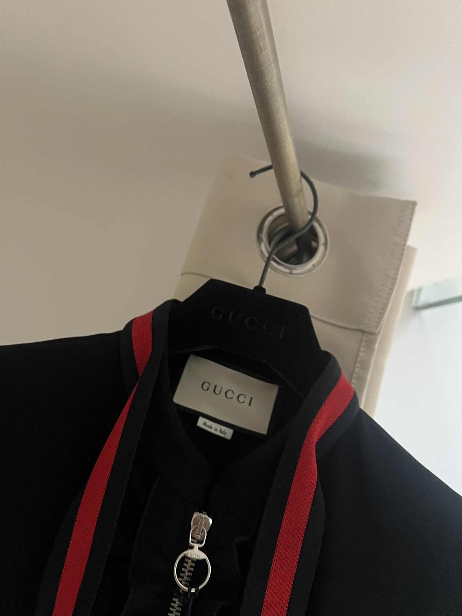 ABITO NERO PROFILI WEB GUCCI