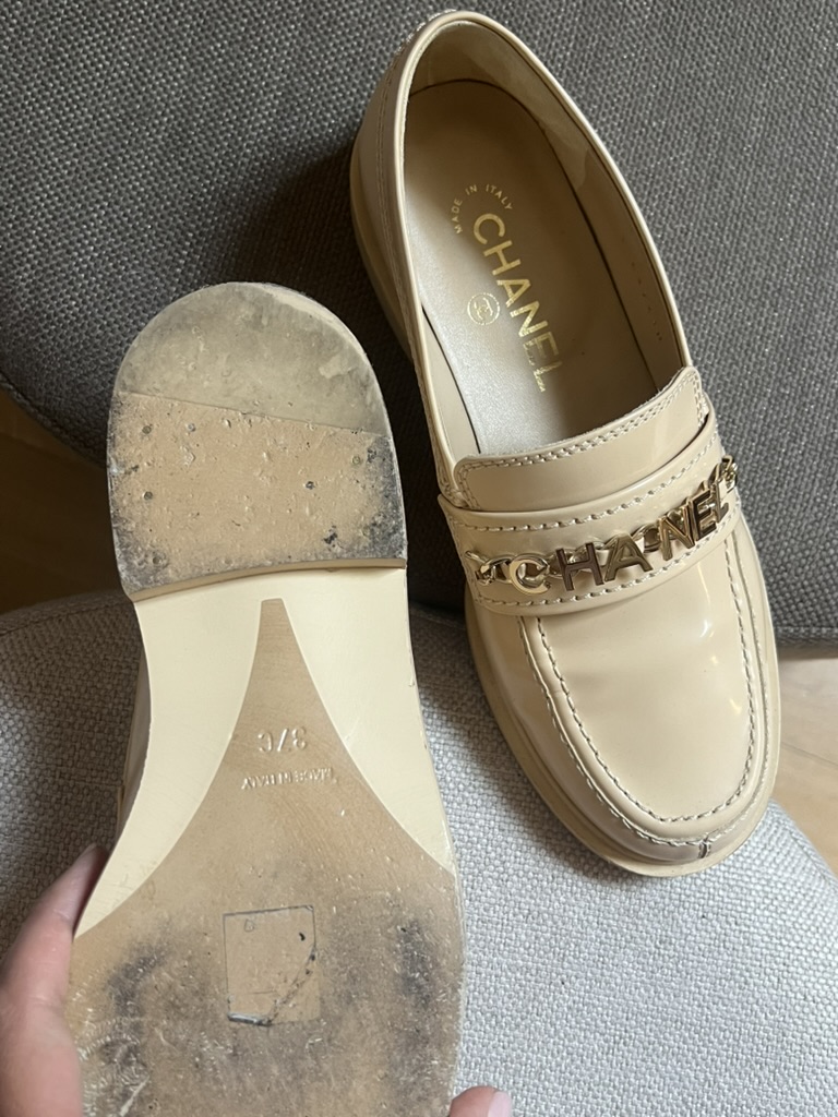 MOCASSINI CON SCRITTA CHANEL