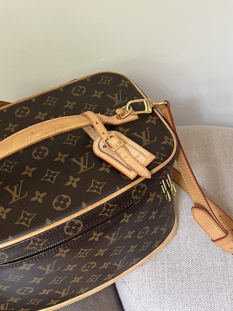 BEAUTY NICE LOUIS VUITTON