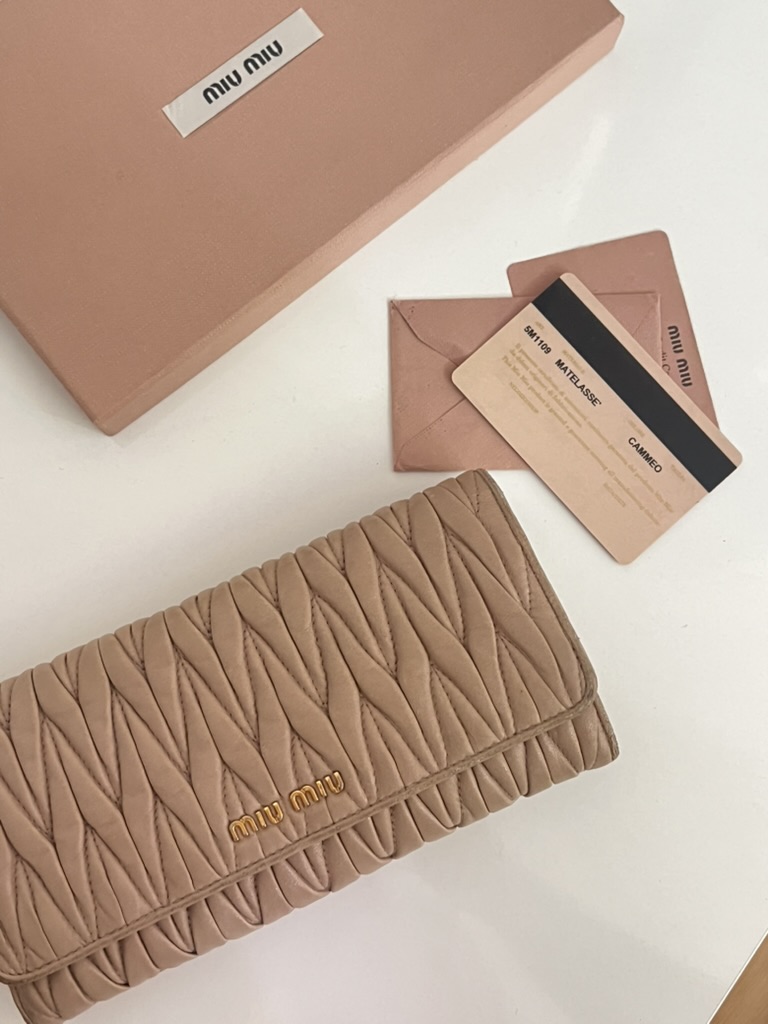 PORTAFOGLIO IN PELLE GOFFRATA MIU MIU